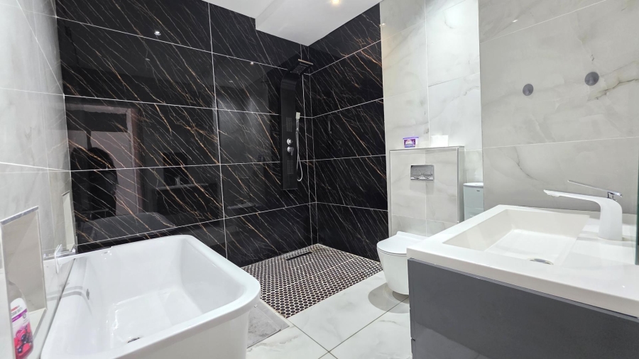 6 Bedroom Property for Sale in The Islands Estates North West